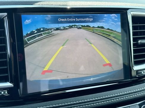 Used 2025 Chrysler Pacifica Limited FWD image 16