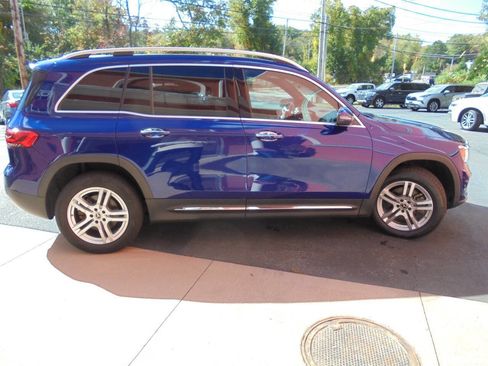 Used 2020 Mercedes-Benz GLB 250 4MATIC w/ Premium Package image 3