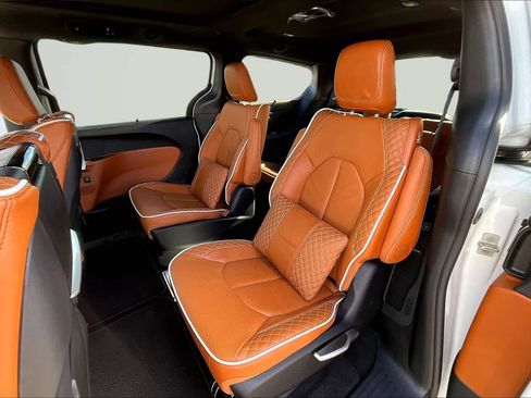 New 2026 Chrysler Pacifica Pinnacle AWD/4WD image 13