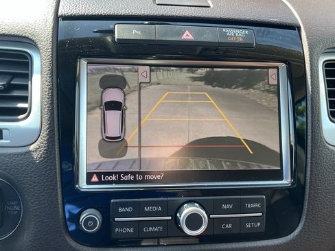 Used 2012 Volkswagen Touareg Sport AWD/4WD image 25
