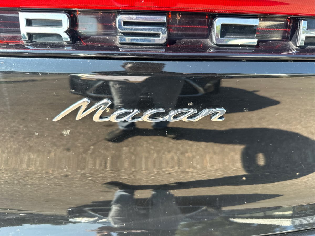 Used 2020 Porsche Macan w/ Premium Package Plus AWD/4WD image 21