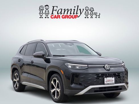 New 2026 Volkswagen Tiguan SE FWD image 2