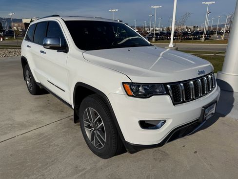 Used 2022 Jeep Grand Cherokee Limited image 3