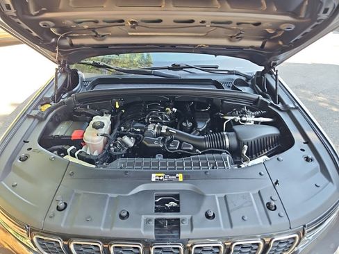 Used 2022 Jeep Grand Cherokee L Limited RWD image 38