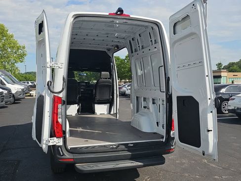 Used 2025 Mercedes-Benz Sprinter 2500 image 6