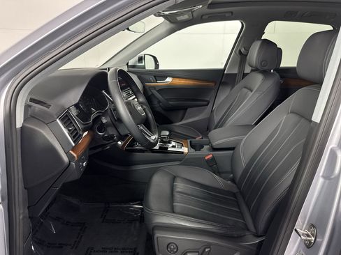 Used 2023 Audi Q5 2.0T Premium w/ Convenience Package AWD/4WD image 2