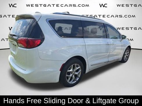 Used 2018 Chrysler Pacifica Touring-L Plus w/ Tire & Wheel Group FWD image 5