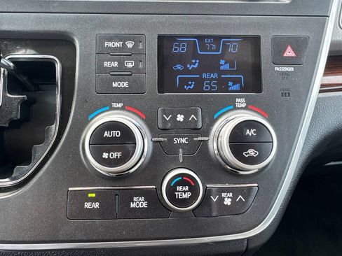 Used 2017 Toyota Sienna Limited AWD/4WD image 19