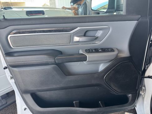 Used 2022 RAM 1500 Big Horn AWD/4WD image 3
