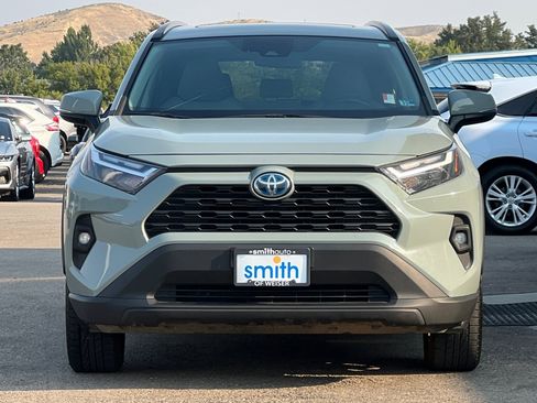 Used 2022 Toyota RAV4 XLE Premium image 9