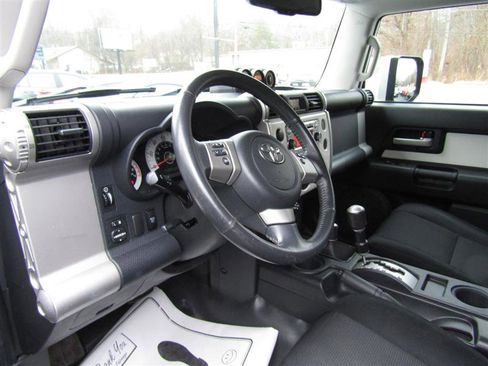 Used 2011 Toyota FJ Cruiser 4WD image 12