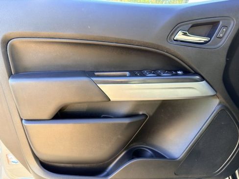 Used 2020 Chevrolet Colorado LT w/ LT Convenience Package image 19