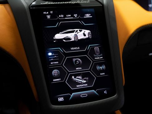 Used 2024 Lamborghini Revuelto image 30