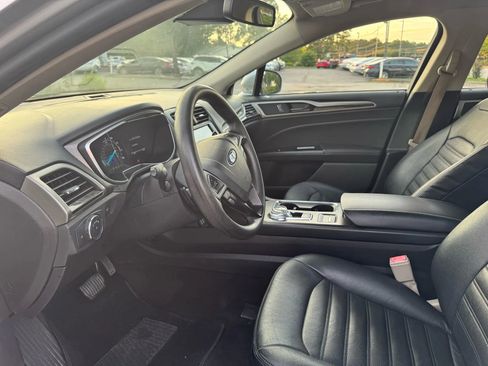 Used 2019 Ford Fusion SE FWD image 10