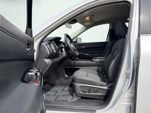 Used 2022 Nissan Pathfinder SV image 16