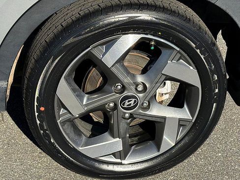Used 2022 Hyundai Venue Limited w/ Cargo Package image 6