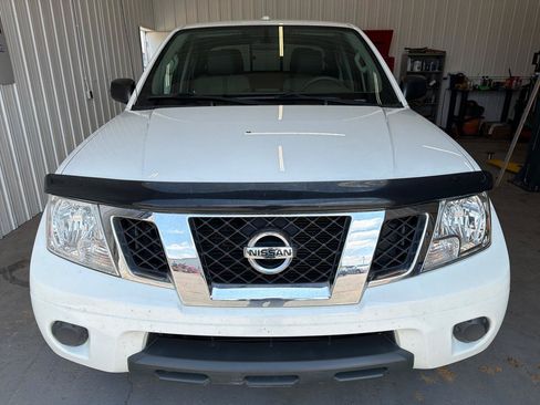 Used 2015 Nissan Frontier SV AWD/4WD image 7