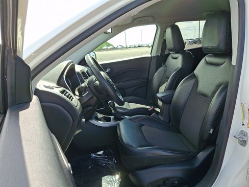 Used 2018 Jeep Compass Latitude w/ Popular Equipment Group AWD/4WD image 13
