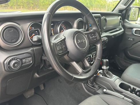 Used 2022 Jeep Wrangler Unlimited Sport AWD/4WD image 16
