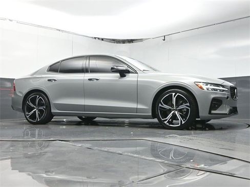Certified 2024 Volvo S60 B5 Core image 31