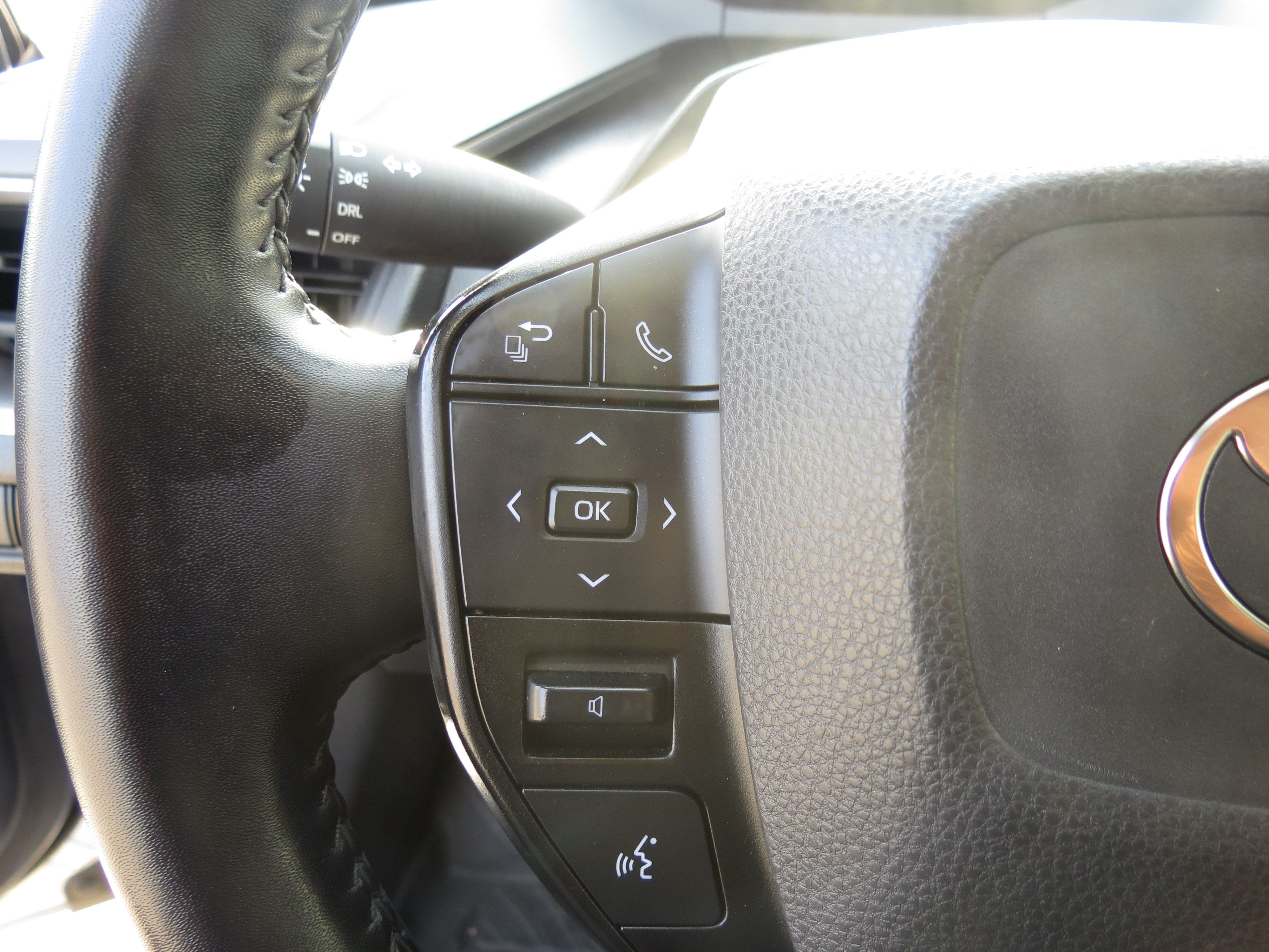 Used 2023 Toyota Prius LE FWD image 14