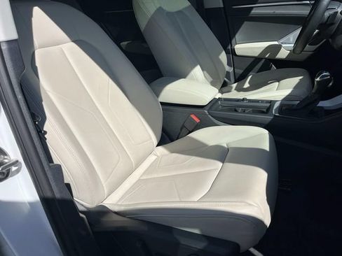 Used 2022 Audi Q3 2.0T Premium w/ Convenience Package AWD/4WD image 28