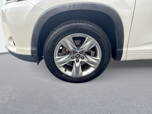 Used 2019 Toyota Highlander Limited FWD image 11