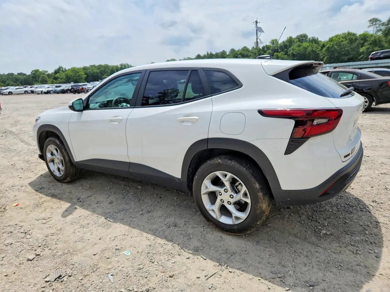 Used 2025 Chevrolet Trax LS w/ LS Convenience Package FWD image 4