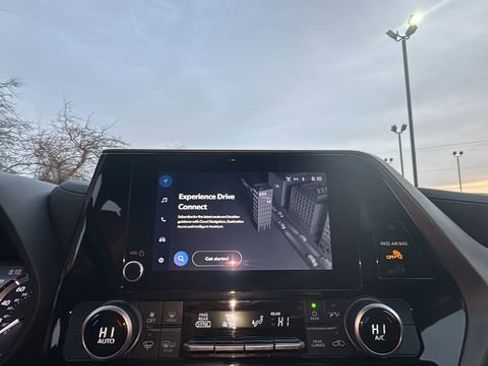 Used 2024 Toyota Highlander LE image 5