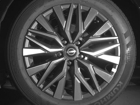 Used 2025 Nissan Altima 2.5 SV FWD image 14