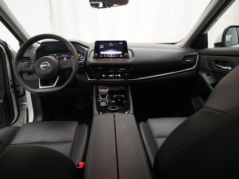 Used 2023 Nissan Rogue SL image 5