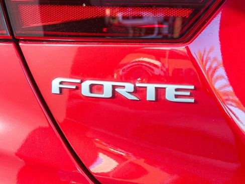 Used 2022 Kia Forte LXS image 10