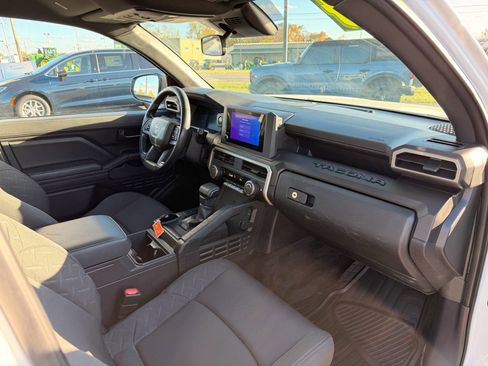 Used 2024 Toyota Tacoma SR image 18