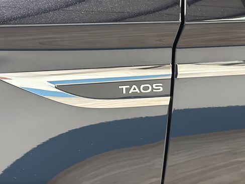 Used 2022 Volkswagen Taos SEL w/ Panoramic Sunroof Package AWD/4WD image 39