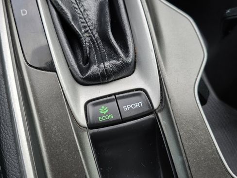 Used 2018 Honda Accord Touring image 9