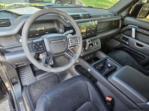 Used 2024 Land Rover Defender 110 V8 image 27
