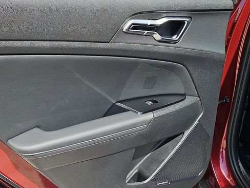 Used 2025 Kia Sportage SX image 17