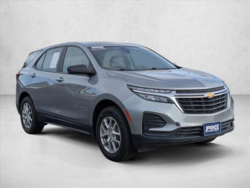 Used 2024 Chevrolet Equinox LS AWD/4WD image 3