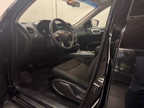 Used 2020 Nissan Pathfinder S FWD image 11