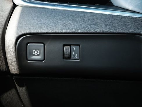 Used 2022 Buick Enclave Essence w/ Sound and Sites Package FWD image 15