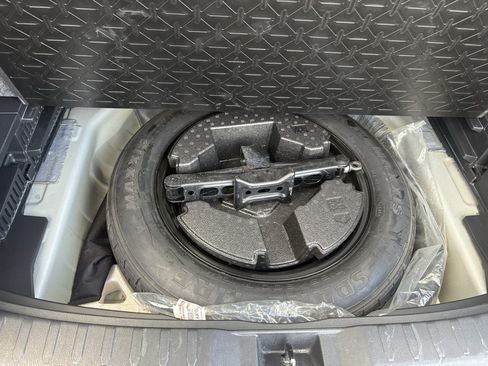 Used 2019 Toyota RAV4 LE w/ Carpet Mat Package FWD image 25
