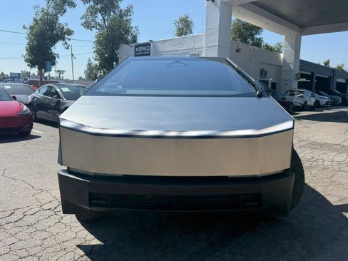 Used 2025 Tesla Cybertruck AWD Crew Cab image 2