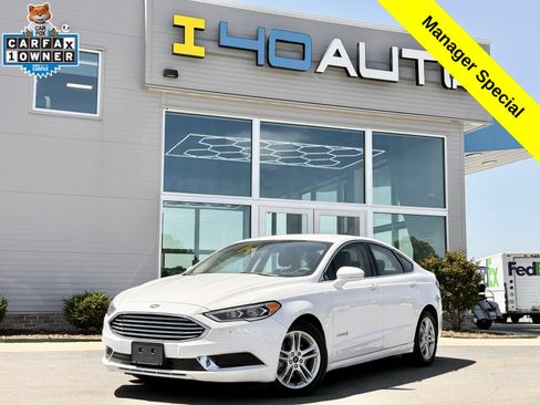 Used 2018 Ford Fusion SE w/ Equipment Group 602A FWD image 1