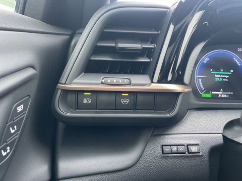 Used 2025 Toyota Crown Platinum image 31