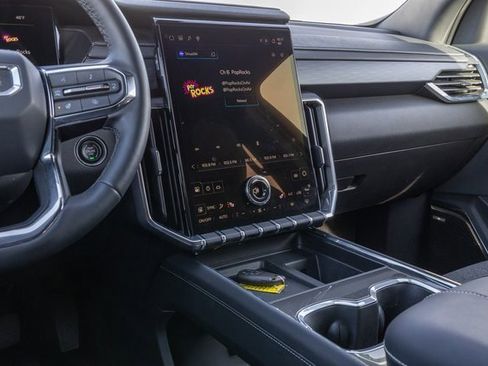 Used 2025 GMC Acadia Elevation image 19