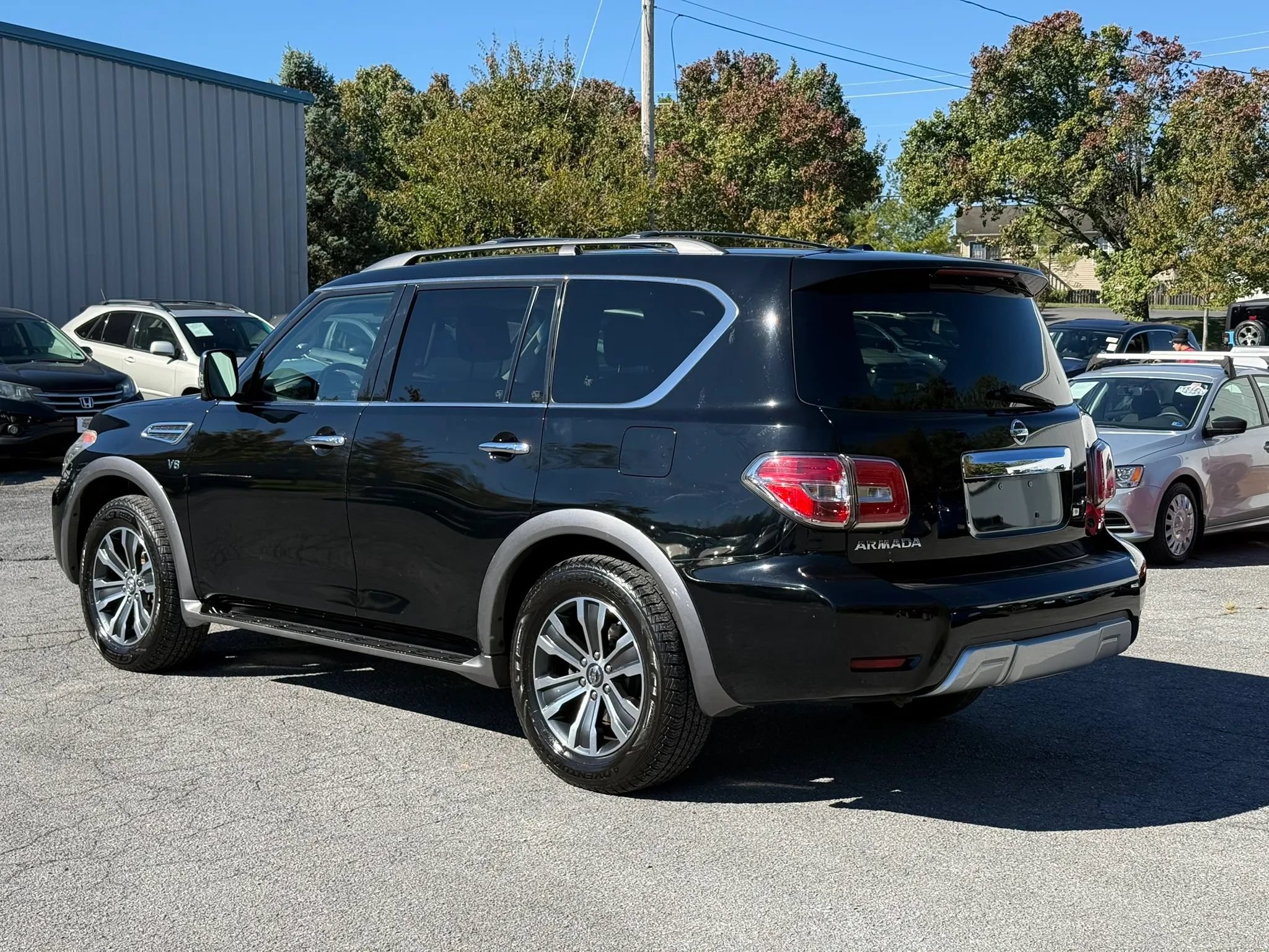 Used 2017 Nissan Armada SL w/ Interior Lighting Package AWD/4WD image 3