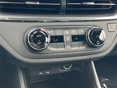 New 2025 Buick Envista Preferred image 19