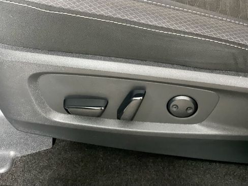 Used 2024 Nissan Pathfinder SV AWD/4WD image 16