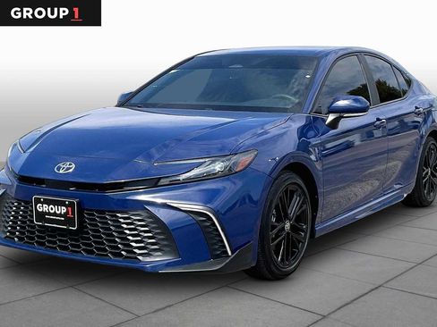 Used 2025 Toyota Camry SE w/ Convenience Package FWD image 1