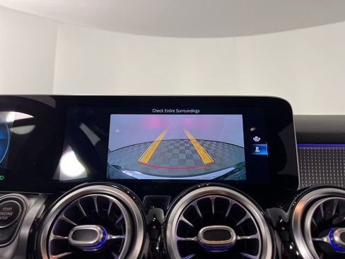 Used 2021 Mercedes-Benz GLB 250 4MATIC w/ Premium Package image 25